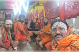 छोटे मुंशी मदन सिंह का कांवडियों काफिला पंहुचा बाबा बैधनाथ धाम