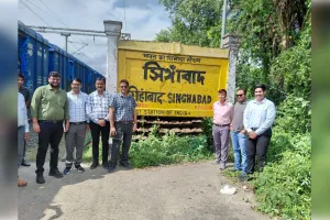 डीआरएम किरेंद्र नरह ने किया सिंहाबाद स्टेशन पर औचक निरीक्षण