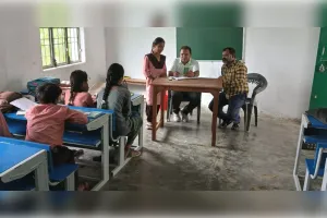 यूपीएस इमिलिया में एआरपी ने किया औचक निरीक्षण, बच्चों से पूछे सवाल