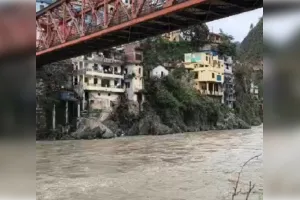 अलकनंदा-मंदाकिनी के बढ़ते जलस्तर ने बढ़ाई चिंता, प्रशासन सतर्क