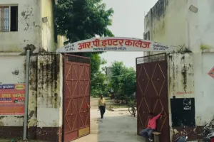 अध्यापक पर छात्र की बेरहमी से पिटाई करने का आरोप