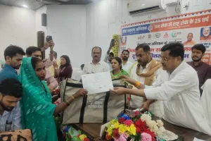 विश्वकर्मा श्रम सम्मान योजना के 77 लाभार्थियों को जनप्रतिनिधियों ने बांटी टूल किट