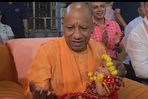 गोरक्षपीठ में सीएम योगी ने मनाया गोपाल का प्राकट्योत्सव