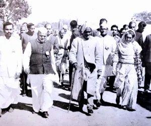 जब एक संत के चुनाव प्रचार के लिए हमीरपुर आई थीं इंदिरा गांधी