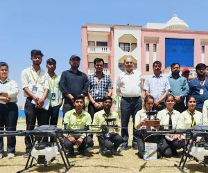 गोरखपुर क्षेत्र में पहली बार कृषि स्नातकों को ड्रोन आधारित प्रशिक्षण देने की शुरुआत*