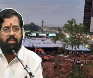 महाराष्ट्रः घाटकोपर में होर्डिंग गिरने से आठ लोगों की मौत, सीएम ने दिया जांच का आदेश