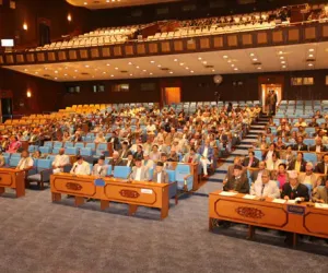 नेपाल की संसद में सत्तापक्ष और प्रतिपक्ष के सांसदों के बीच मारपीट