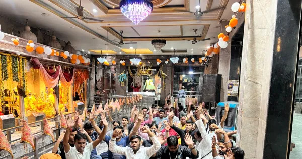 बाँके बिहारी संकीर्तन में गूंजे भक्ति के स्वर