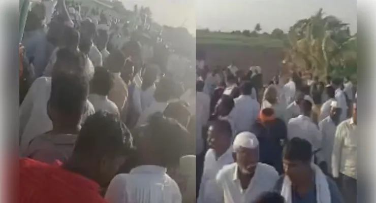 महाराष्ट्र के सोलापुर में तेज रफ्तार टेम्पो के कुएं में गिरने से 14 लोगों की मौत