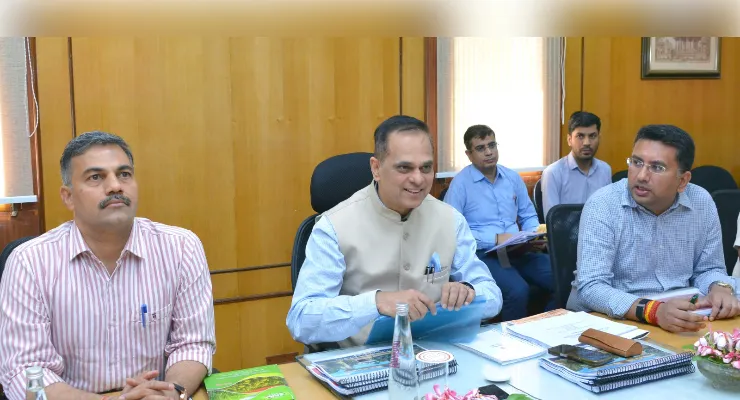 जयपुर में स्वनिधि योजना समीक्षा, मुख्य सचिव ने दिए लंबित मामलों के शीघ्र निस्तारण के निर्देश