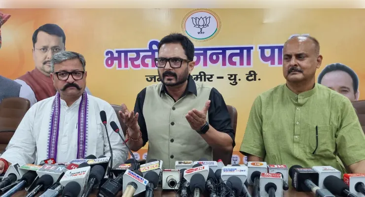  नौकरियों की आउटसोर्सिंग पर भाजपा का हमला, युवाओं के भविष्य से खिलवाड़ का आरोप