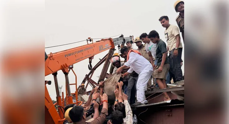 कोलकाता गोदाम हादसे में मृतकों की संख्या पहुंची 16, मलबे में फंसे श्रमिकों की तलाश जारी
