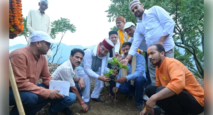 पंचायतीराज मंत्री भरत सिंह चौधरी ने 'एक पेड़ गुरु के नाम' अभियान का किया शुभारंभ