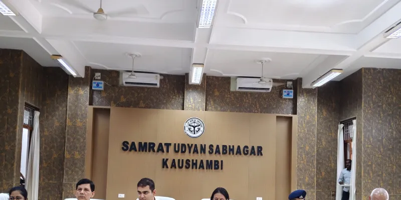 प्रभारी मंत्री के निर्देशों के अनुपालन की मंडलायुक्त ने की समीक्षा, सड़क सुरक्षा और विकास कार्यों में तेजी लाने के निर्देश
