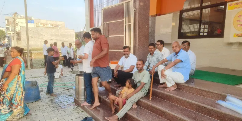 निर्जला एकादशी पर नर्मदेश्वर महादेव मंदिर में हुआ शरबत वितरण,श्रद्धालुओं ने ग्रहण किया प्रसाद