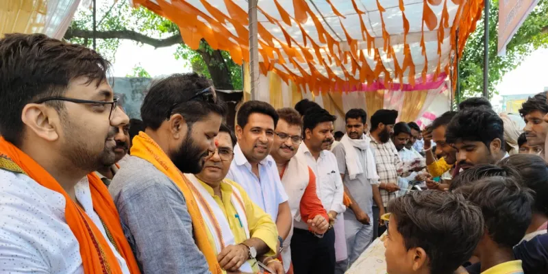 भाजपा निघासन के कार्यकर्ताओं द्वारा ज्येष्ठ माह के अंतिम शनिवार पर में विशाल भंडारे का आयोजन।