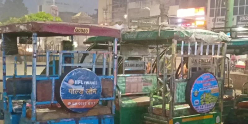 फिरोजाबाद में किसके आदेश पर ई रिक्शा व ऑटो चालकों ने बढ़ाया किराया