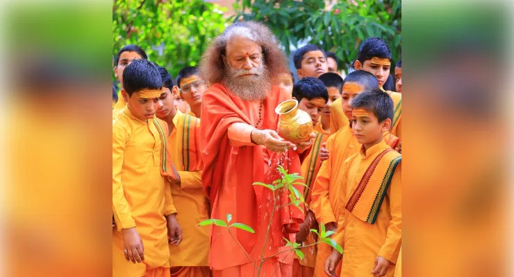 पर्यावरण दिवस पर स्वामी चिदानन्द ने दिया संदेश-“स्वच्छता बाहर, स्वच्छता भीतर”