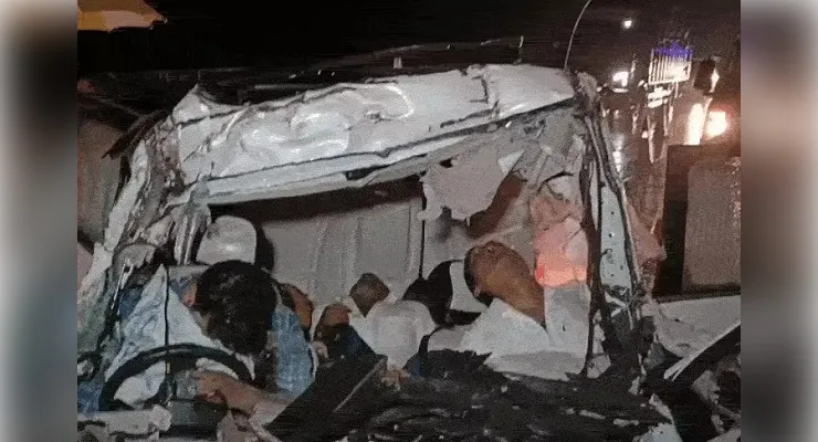 भीषण सड़क हादसा: ट्रक में पीछे से घुसी तेज रफ्तार एक्सयूवी, पांच युवकों की मौत