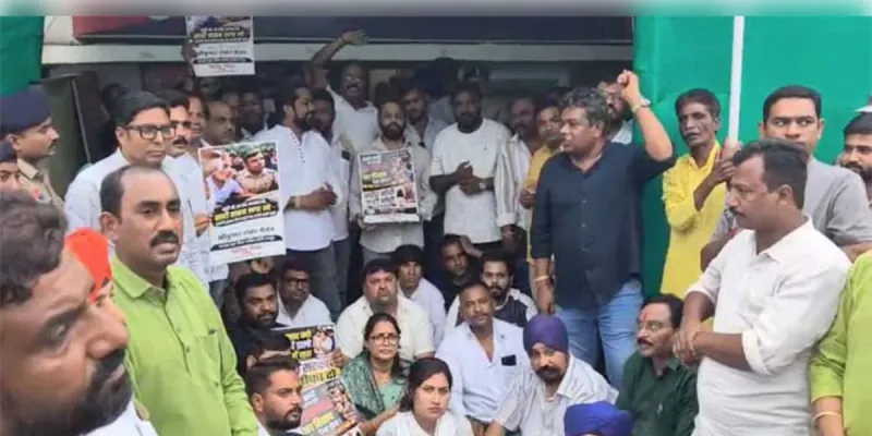रायपुर: कांग्रेस का थाने के बाहर प्रदर्शन, कार्यकर्ताओं पर दर्ज एफआईआर वापस लेने की मांग