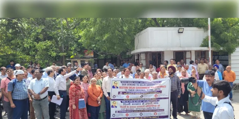 डीएसईयू से सरकारी पॉलिटेक्निक अलग करने की मांग, तकनीकी शिक्षा कर्मियों का पैदल मार्च