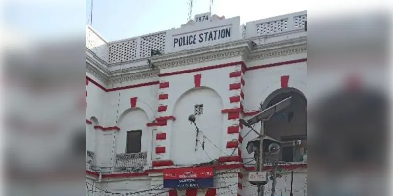 प्रयागराज: घरेलू विवाद बना खूनी संघर्ष, पति ने पत्नी पर चाकू से किया जानलेवा हमला