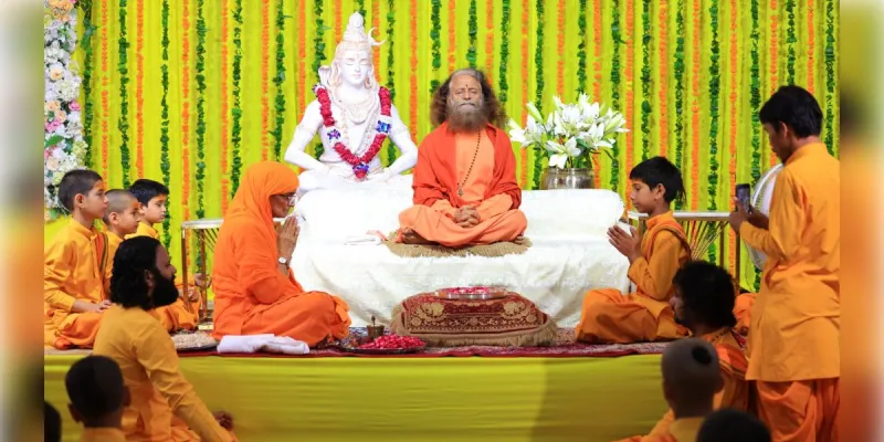 परमार्थ निकेतन में दिव्यता व भव्यता के साथ मनाया गुरू पूजन-पादुका पूजन