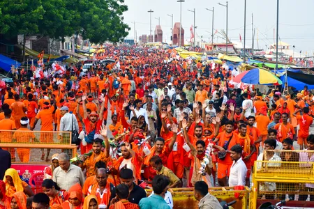 कांवड़ यात्रा को सामाजिक एकता और सेवा का महापर्व बनाएं: सीएम योगी