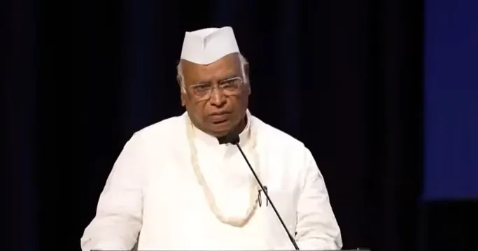 खरगे का केंद्र पर आरोप- ‘आरक्षण खत्म करने की साजिश रच रही मोदी सरकार’