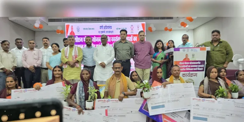 जौनपुर में 8,325 रसोइयों को बढ़ा मानदेय, मिलेंगे कैशलेस कार्ड 
