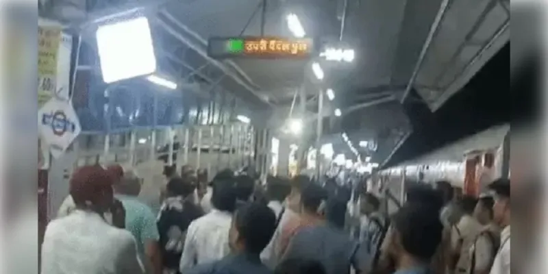 ट्रेन में खाना खाने के बाद 20 बच्चों की बिगड़ी तबीयत, खंडवा में इलाज