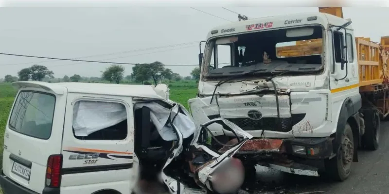 धार में भीषण सड़क हादसा, ट्रॉले की टक्कर से 6 युवकों की दर्दनाक मौत