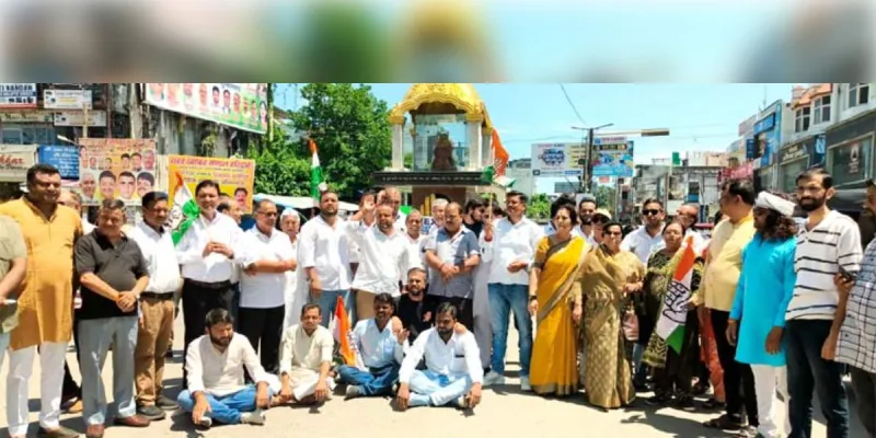 हल्द्वानी कांग्रेस रैली में कार्यकर्ताओं ने भाजपा का फूंका पुतला
