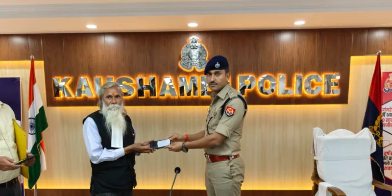 सीईआईआर ने लौटाई मोबाइल की मुस्कान, कौशाम्बी पुलिस ने 23 लाख के 106 फोन बरामद