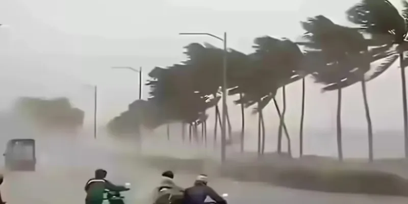 मौसम 17 अगस्त: 19 राज्यों में मूसलाधार बारिश का अलर्ट, 85 की स्पीड से हवा