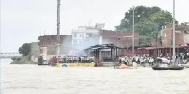 यूपी में बारिश से नदियां उफान पर, 15 की मौत