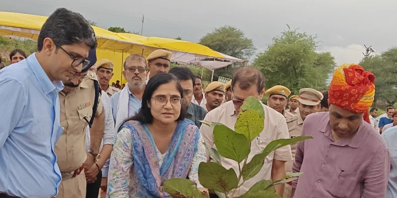 बीजलपुर नर्सरी में जिला स्तरीय वन महोत्सव, 500 से अधिक पौधों का रोपण