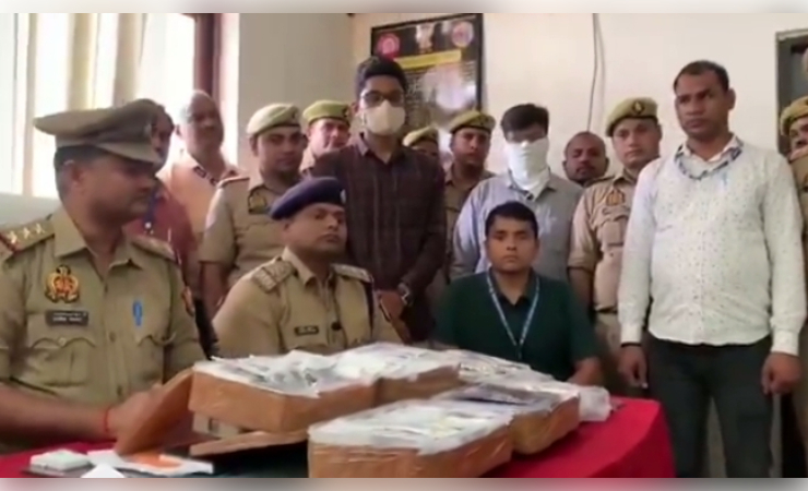 वाराणसी कैंट रेलवे स्टेशन पर एक करोड़ के जेवरात संग दो व्यापारी गिरफ्तार