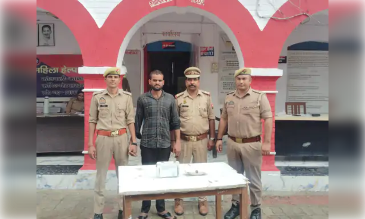 मोबाइल-पैसों के लालच में दोस्त ने की थी ई-रिक्शा चालक की हत्या, आरोपी गिरफ्तार