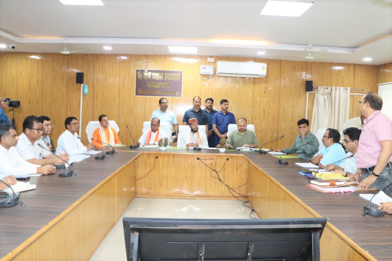 खाद्य एवं रसद तथा नागरिक आपूर्ति मंत्री ने विकास कार्यो के सम्बन्ध में अधिकारियों के साथ की बैठक,