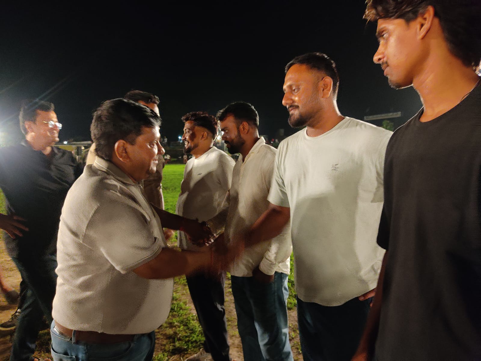 रमुवापुर इलेवन को हराकर संतोष डीजे सेमीफाइनल में, वीरेंद्र की विस्फोटक पारी बनी जीत की कुंजी