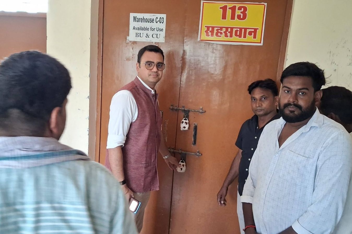 ईवीएम व वीवीपैट वेयरहाउस का किया बाहय निरीक्षण