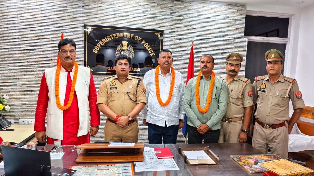 पुलिस अधीक्षक द्वारा सेवानिवृत्त हुए 03 पुलिसकर्मियों को दी गई भावभीनी विदाई