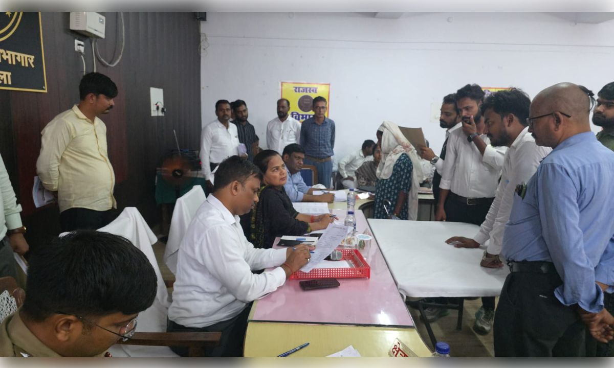 उतरौला समाधान दिवस में पहुंचीं 30 शिकायतें, एडीएम ने अधिकारियों को दिए सख्त निर्देश