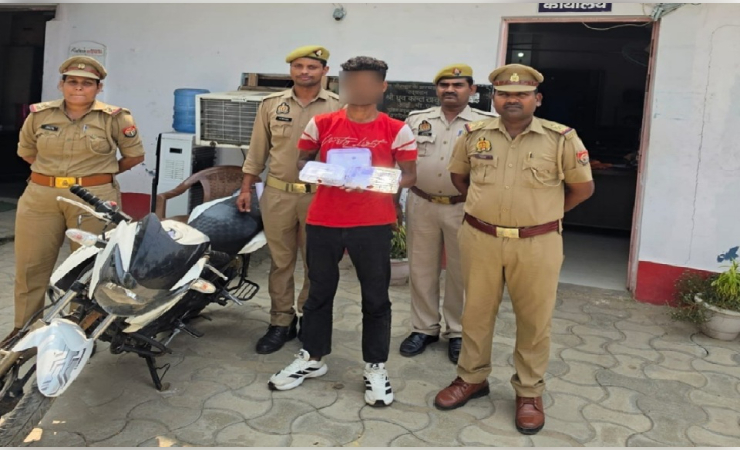 बंद मकानों में चोरी करने वाला शातिर चोर गिरफ्तार, लाखों के जेवर बरामद