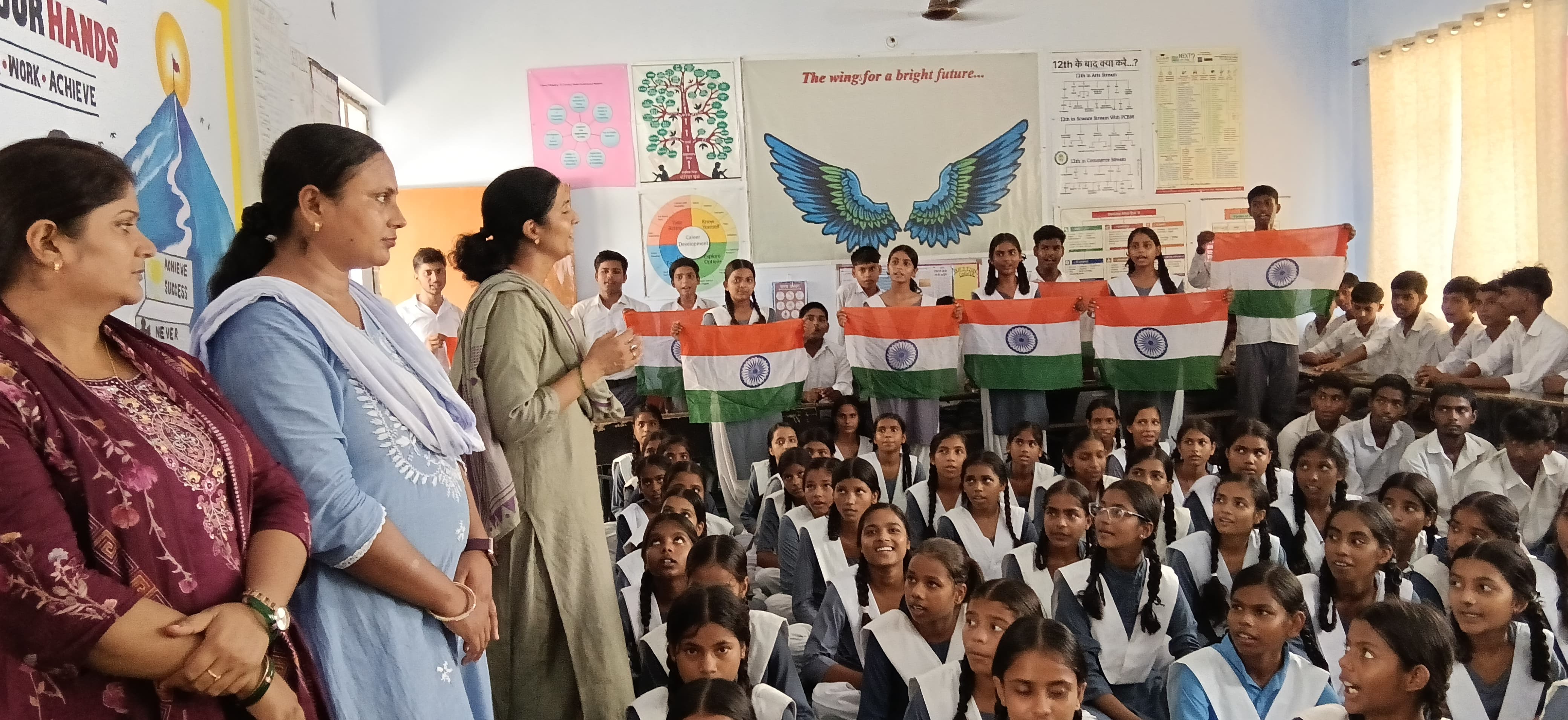 "हर घर तिरंगा" अभियान के अन्तर्गत विद्यालयों में आयोजित किया गया कार्यक्रम।