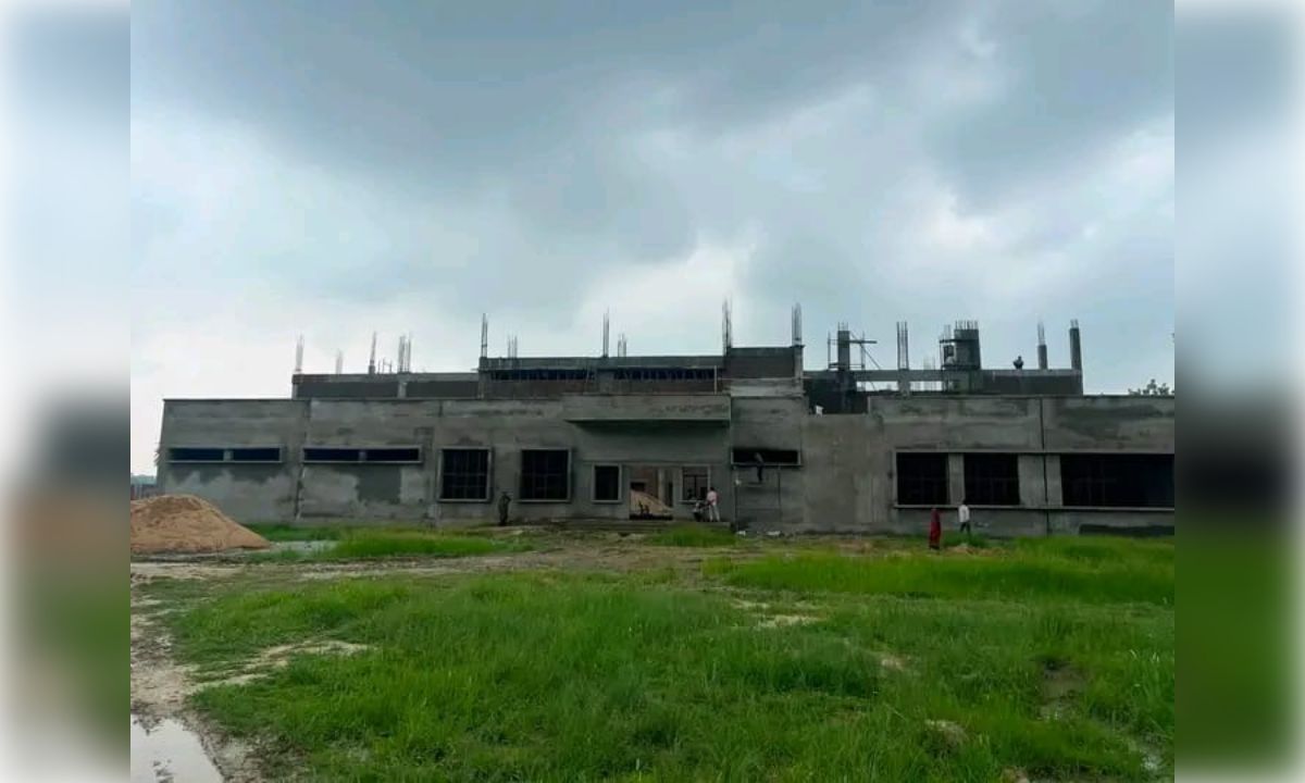 हरिहरपुर में बन रहा अत्याधुनिक इंडोर स्टेडियम, ग्रामीण खिलाड़ियों को मिलेंगी आधुनिक सुविधाएं